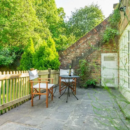 The Cottage By The Walls York Exterior photo